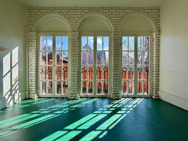 Foto del edificio - 116 E Chestnut St