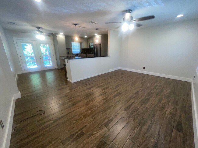 Foto del edificio - North Columbus 3 bedroom 2 bath