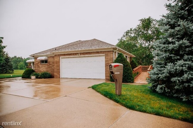 Building Photo - 3 br, 1.5 bath House - 7476 Torrey Rd