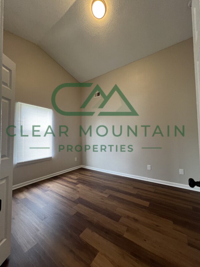 Foto del edificio - MOVE-IN SPECIAL! 1 MONTH FREE - Modern Upd...