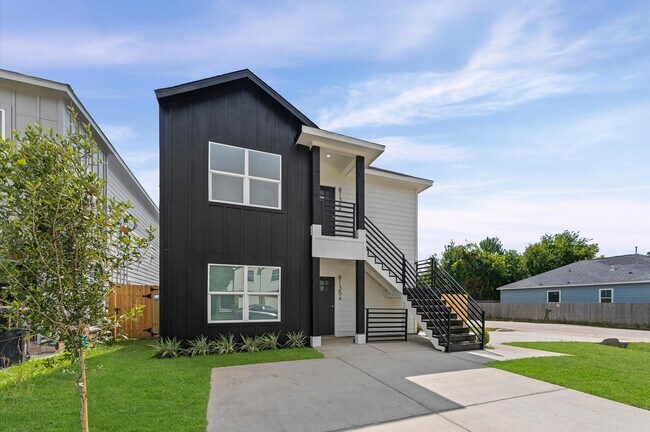 Foto del edificio - 8135 Woodward St