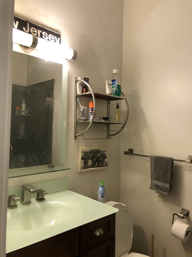 Building Photo - 615 Bloomfield St