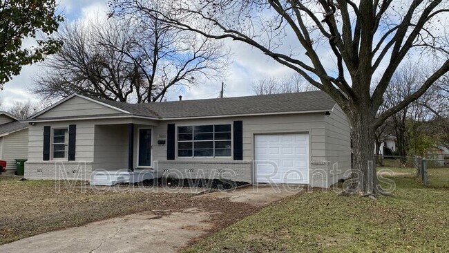 Building Photo - 1000 N 61st St