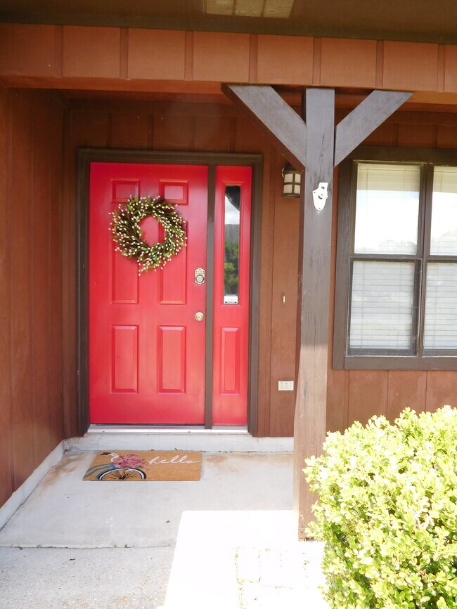 Building Photo - 2998 Meredith Dr