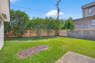 Building Photo - 5505 Huisache St