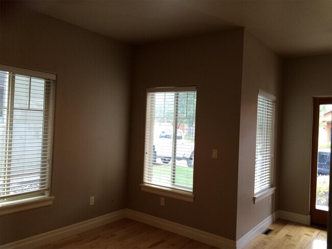 Building Photo - 116 Tierra Vista Dr