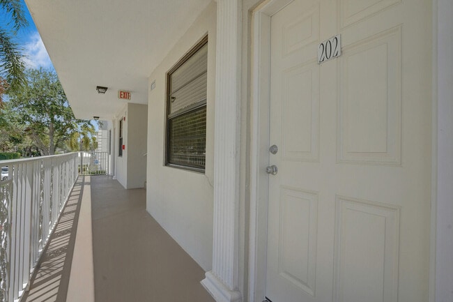 Building Photo - 6037 Balboa Cir