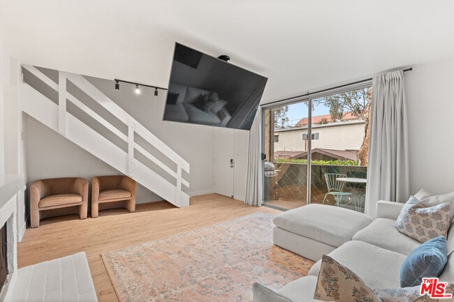 Building Photo - 621 California Ave