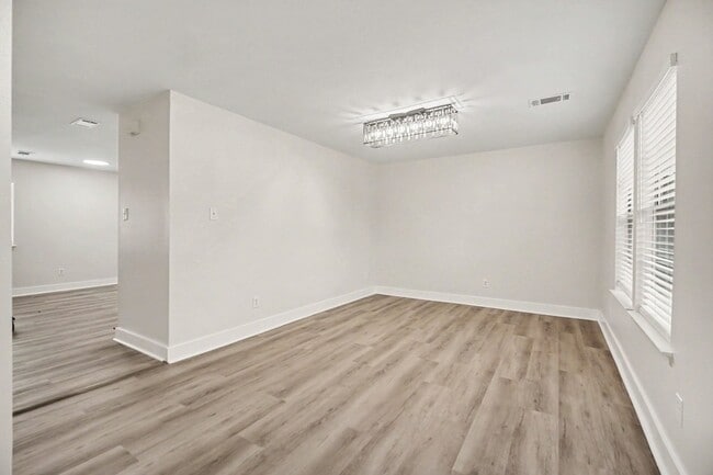Building Photo - 431 Laurel Timbers Dr