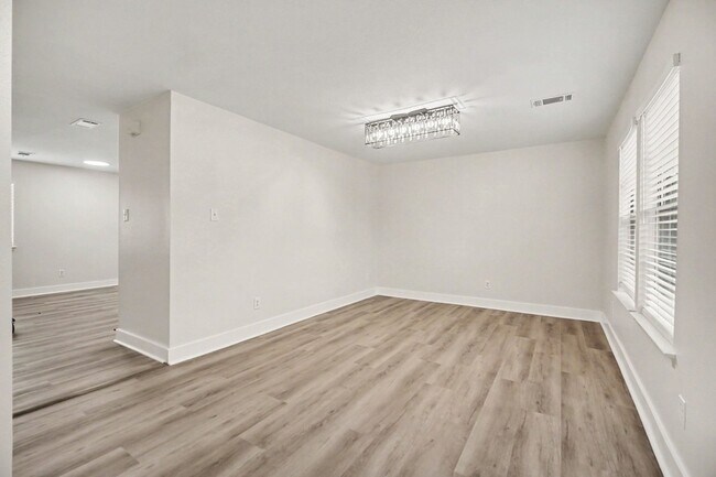 Foto del edificio - 431 Laurel Timbers Dr