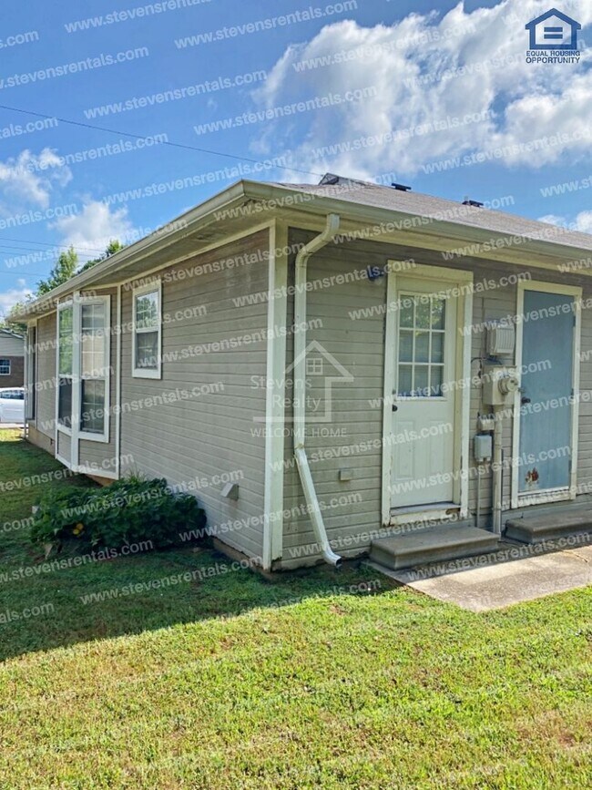 Foto del edificio - 445 Oriole Dr