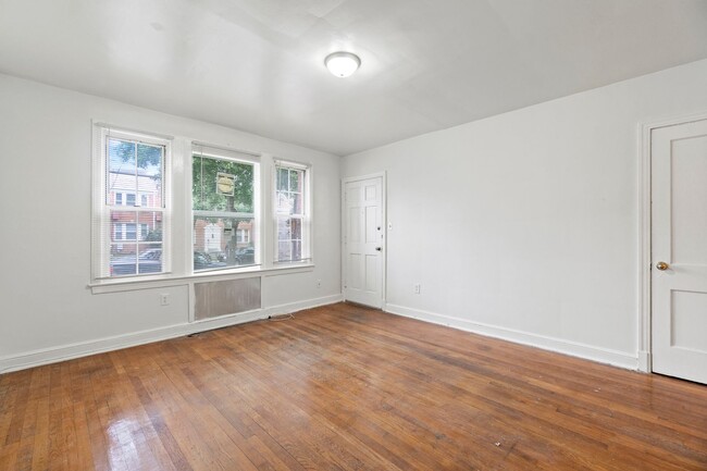 Building Photo - Charming 2 Bedroom Apartment in the Beauti...