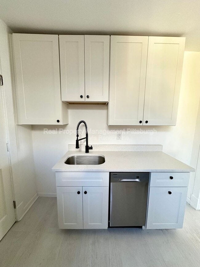 Photo - 1611 Westmont Ave Apartment