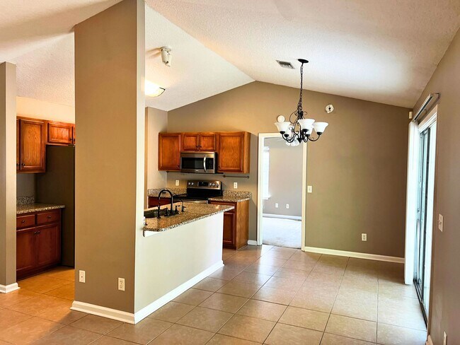 Foto del edificio - 3/2 with a fenced in yard !!