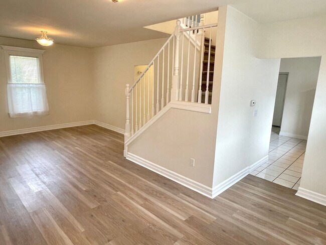 Building Photo - Boise Neighborhood 3-Story Victorian, Walk...