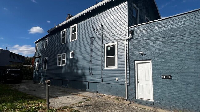 Building Photo - 204 N Hamilton St