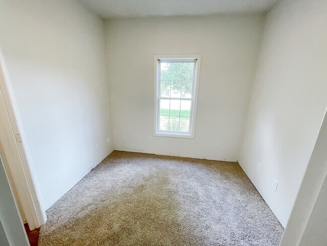 Building Photo - 250 Falcon Ridge Dr