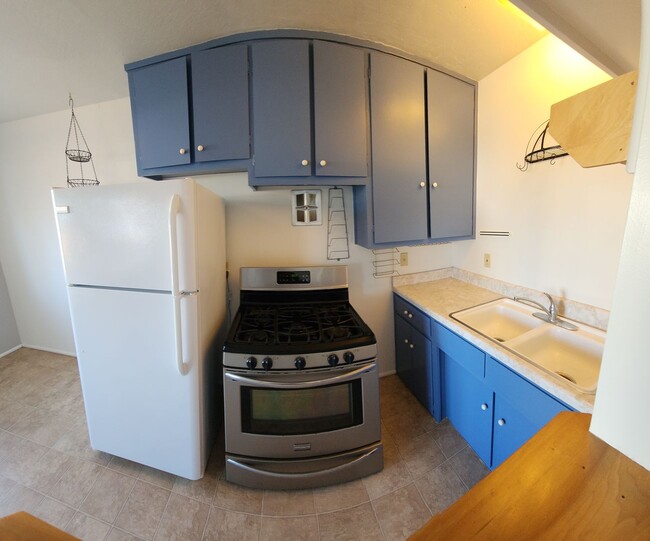 Building Photo - Quaint 2 bedroom 1 bath in quiet neighborhood