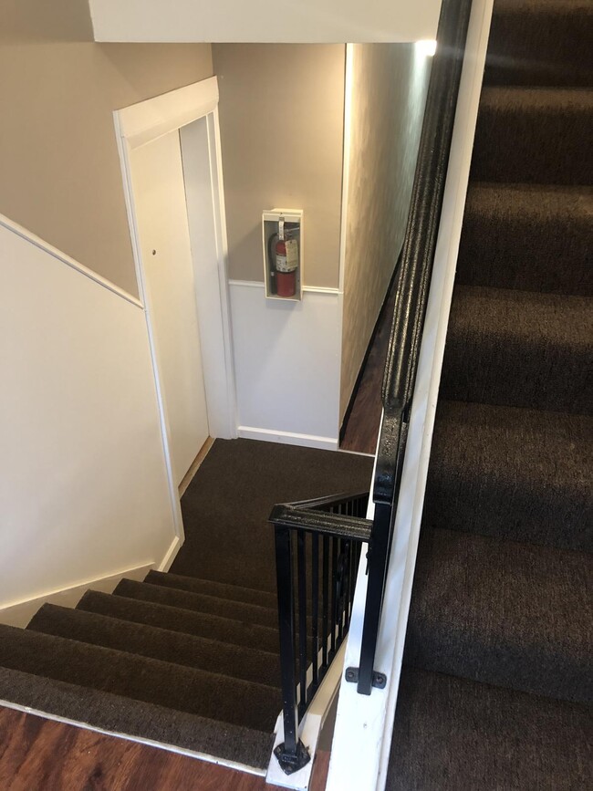 Foto del edificio - 848 Youngs Ln