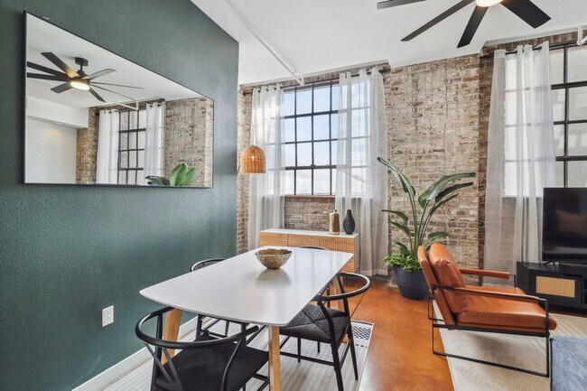 Foto del edificio - 527 St Joseph St