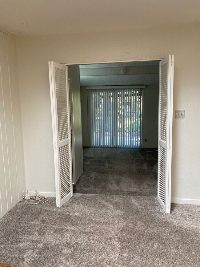 Foto del edificio - 3 bed + bonus room House available. Pets W...