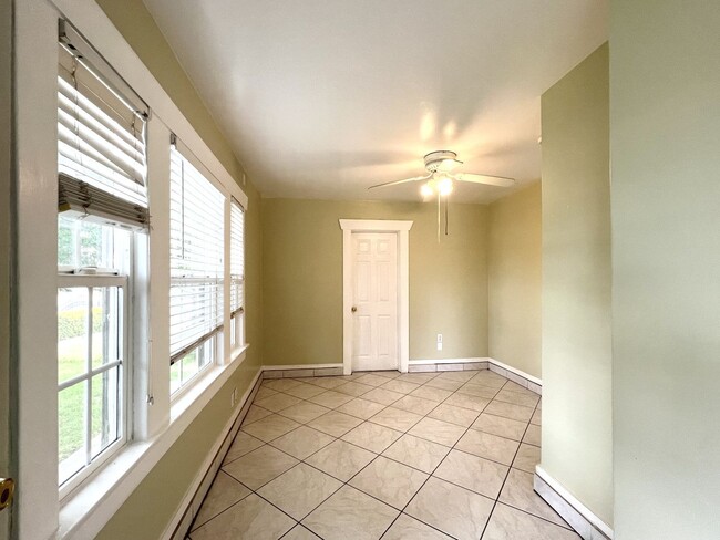 Building Photo - RV T 1063-1067