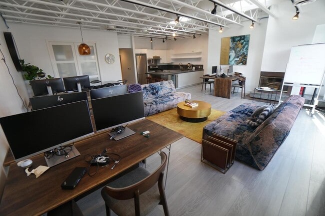 Building Photo - 1509 Abbot Kinney Blvd