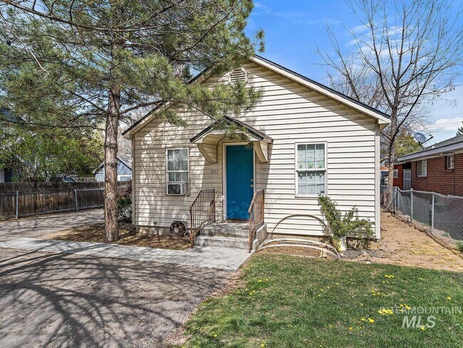 Building Photo - 1915 Blaine St