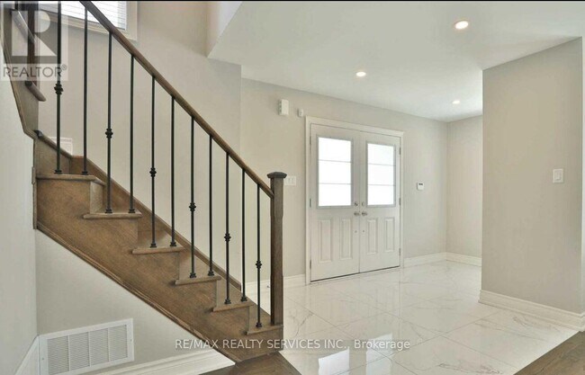 Building Photo - 34 Brushwood Dr