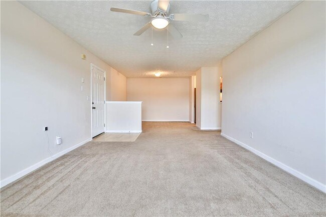 Foto del edificio - 7302 Waldrop Pl