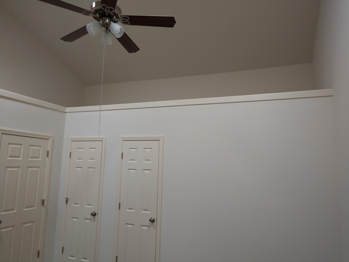 Foto principal - 681 St George Ave