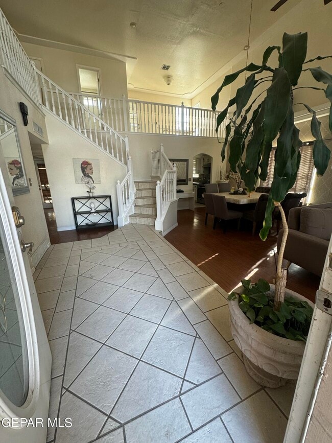 Building Photo - 12176 Dos Rios Dr