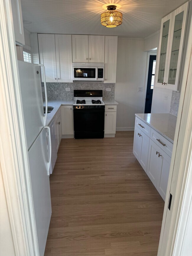 Building Photo - 207 S Dwyer Ave