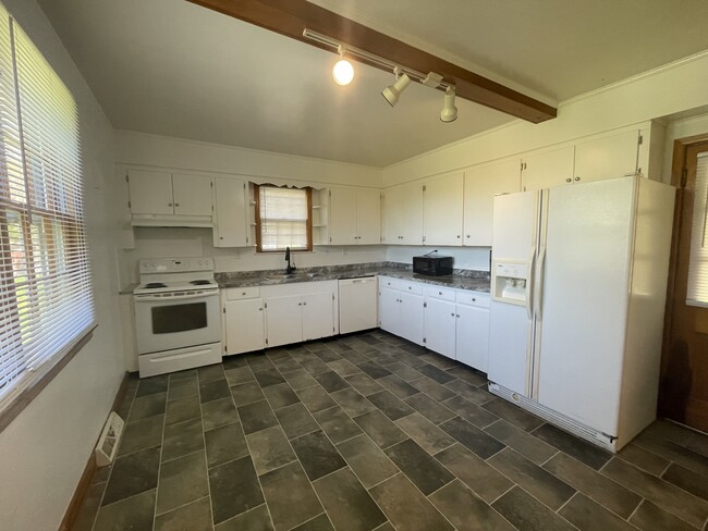 Photo - 162 Oak Grove Dr House