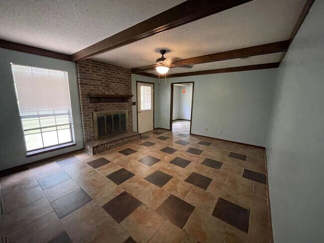 Foto del edificio - Convenient Northeast location!