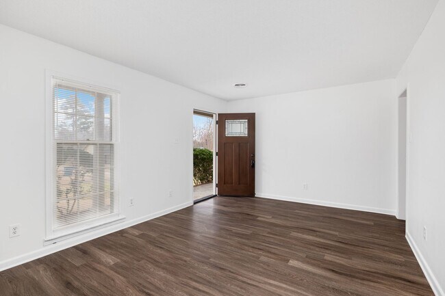 Foto del edificio - 5 bedroom 3 bath in Covington recently renovated just off the town square