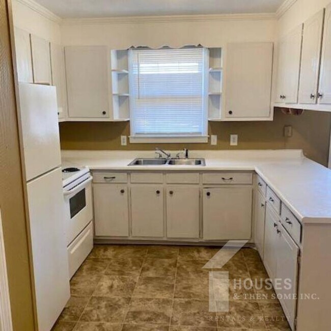 Photo - 215 W Belvedere Rd House