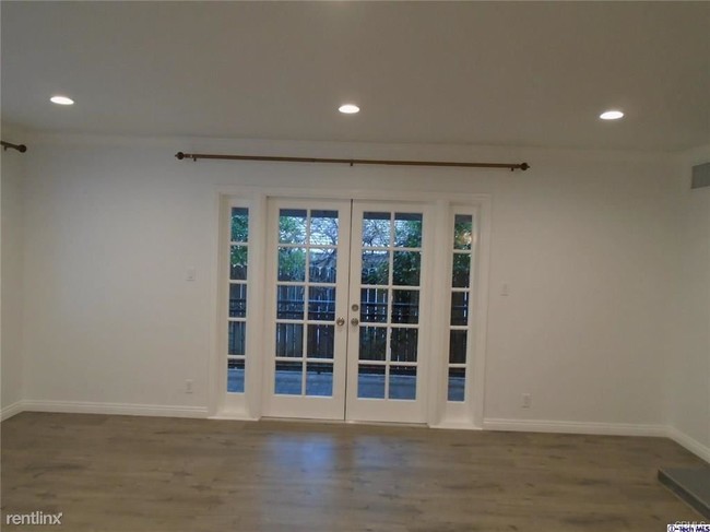 Building Photo - 3 br, 2 bath House - 1654 Sheridan Rd