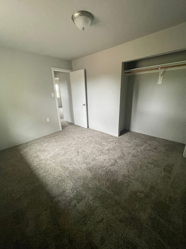 Building Photo - Newly Remolded 3 Bedroom, 1 Bathroom Home