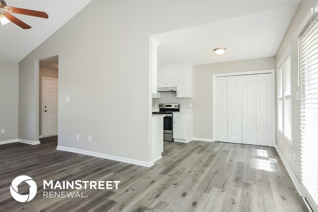 Building Photo - 1433 Smokey Mountain Dr