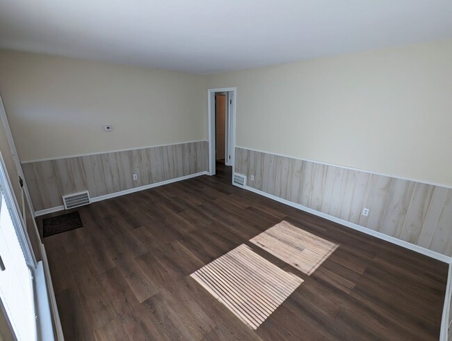 Building Photo - Inviting Cape Cod: New Flooring, Updated F...