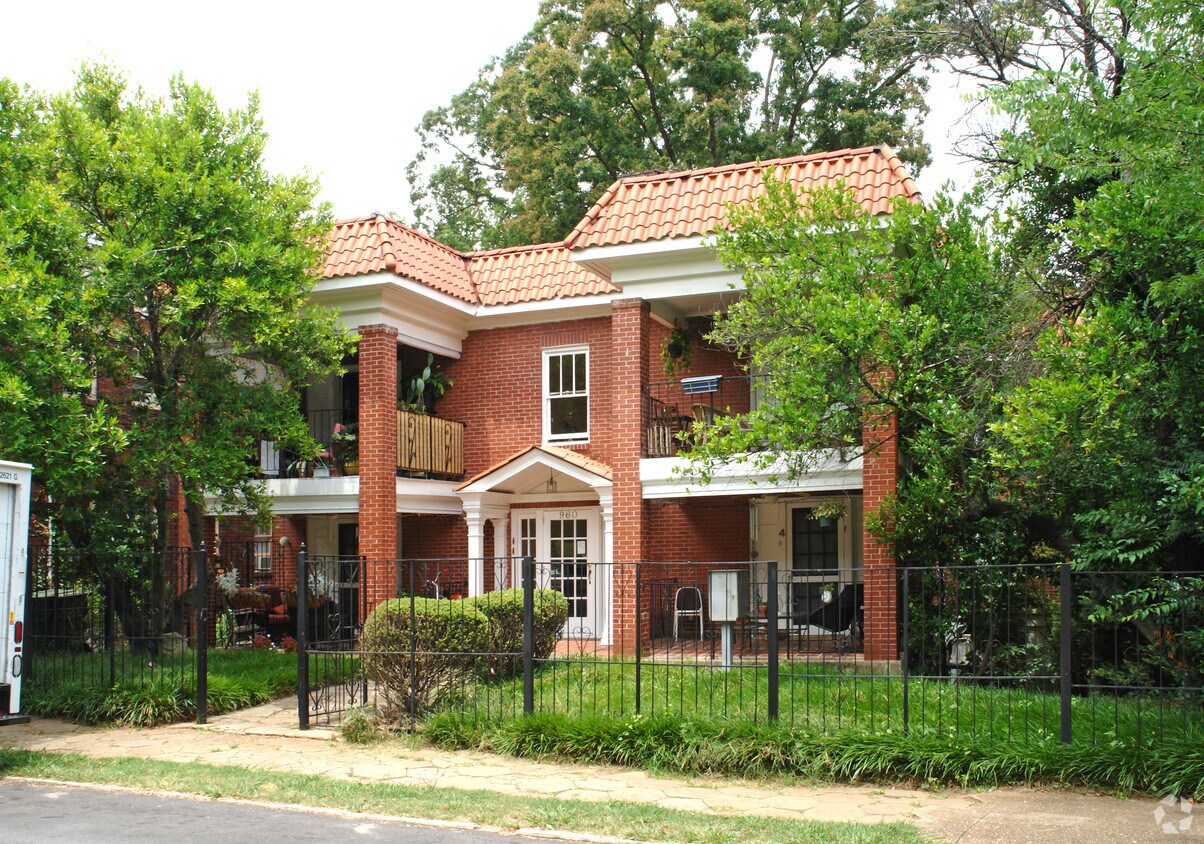 Primary Photo - 960 Greenwood Ave