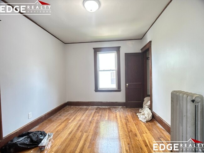 Building Photo - 67 Bigelow St