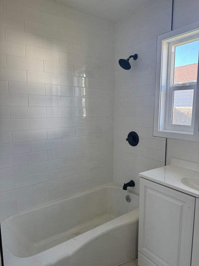 Foto del edificio - 1005 N Buena Vista St