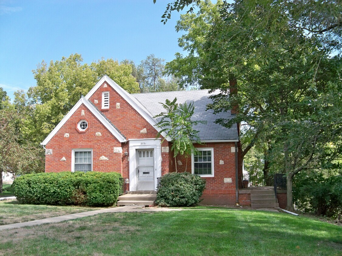 Primary Photo - 2731 Ashland Ave