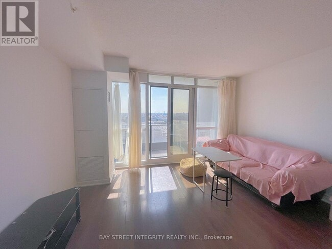 Building Photo - 89 S Town Centre Blvd