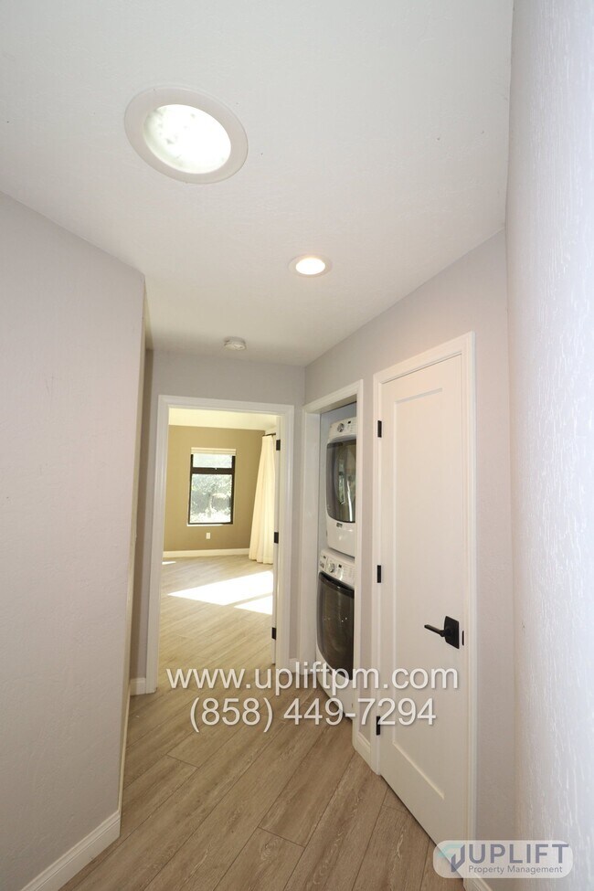 Foto del edificio - 4721 Meadowridge Rd