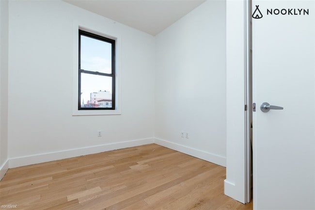 Building Photo - 1020 Manhattan Ave