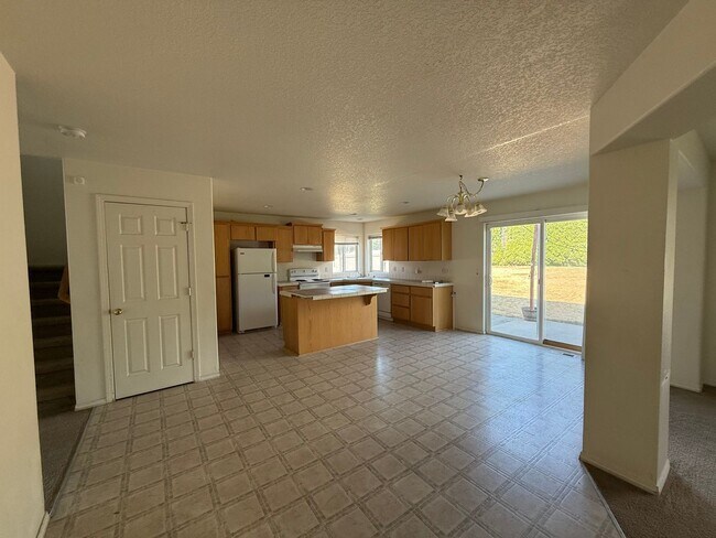 Foto del edificio - Spacious 4-Bedroom Rental Home in Prime Pa...