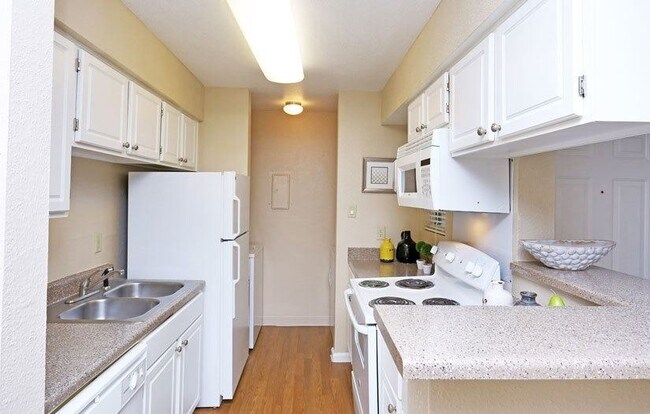 Foto del edificio - 2250 Ridgepoint Dr